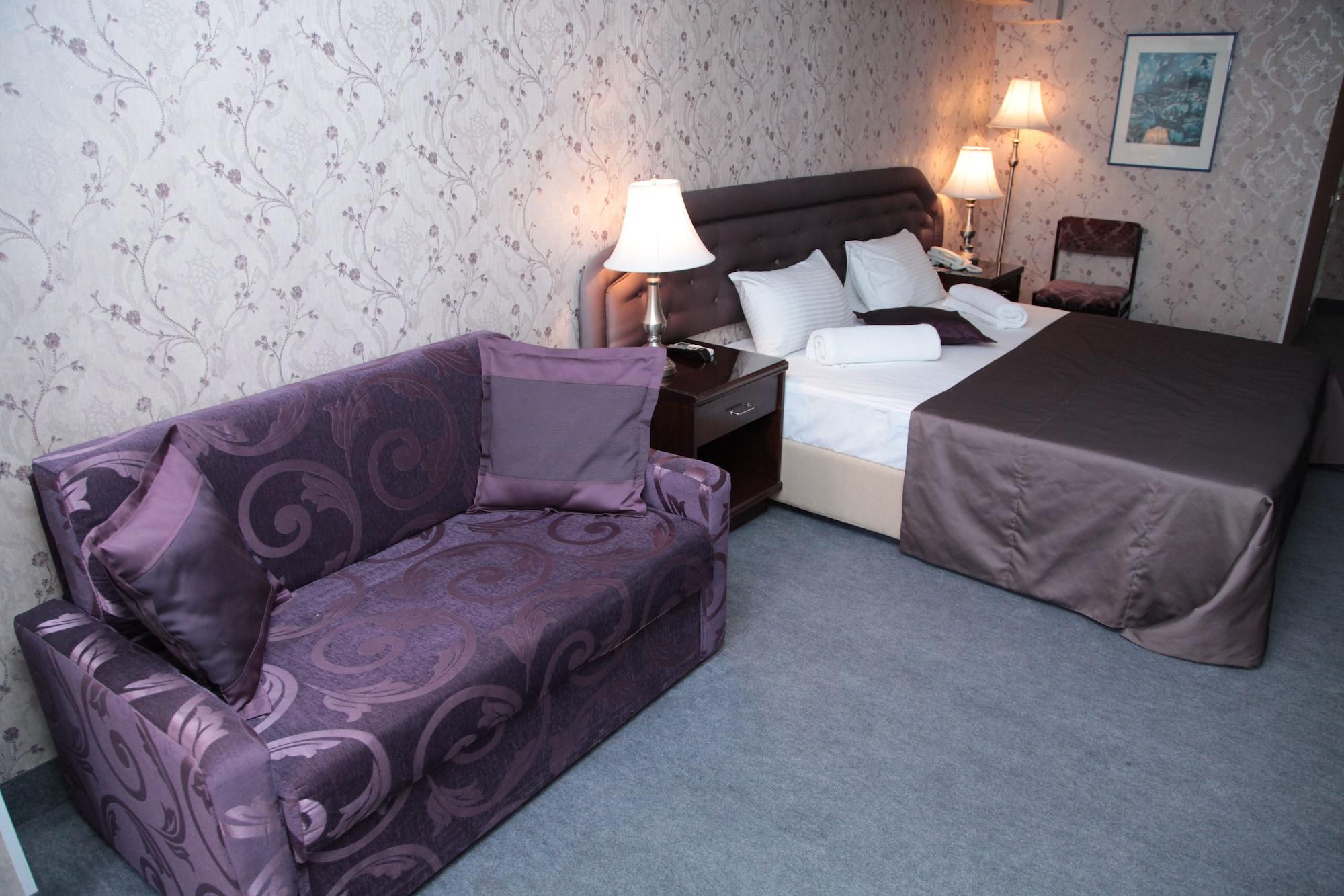 Shirak Hotel Erevan Esterno foto