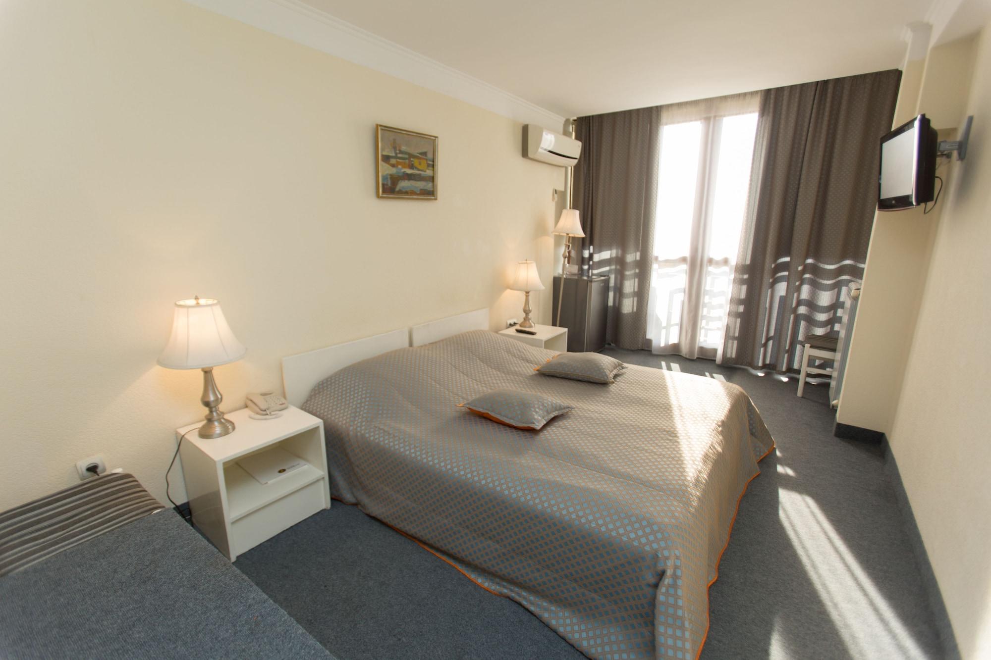 Shirak Hotel Erevan Esterno foto