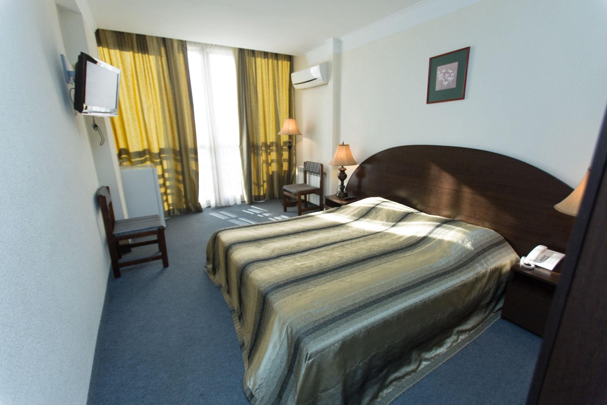 Shirak Hotel Erevan Esterno foto