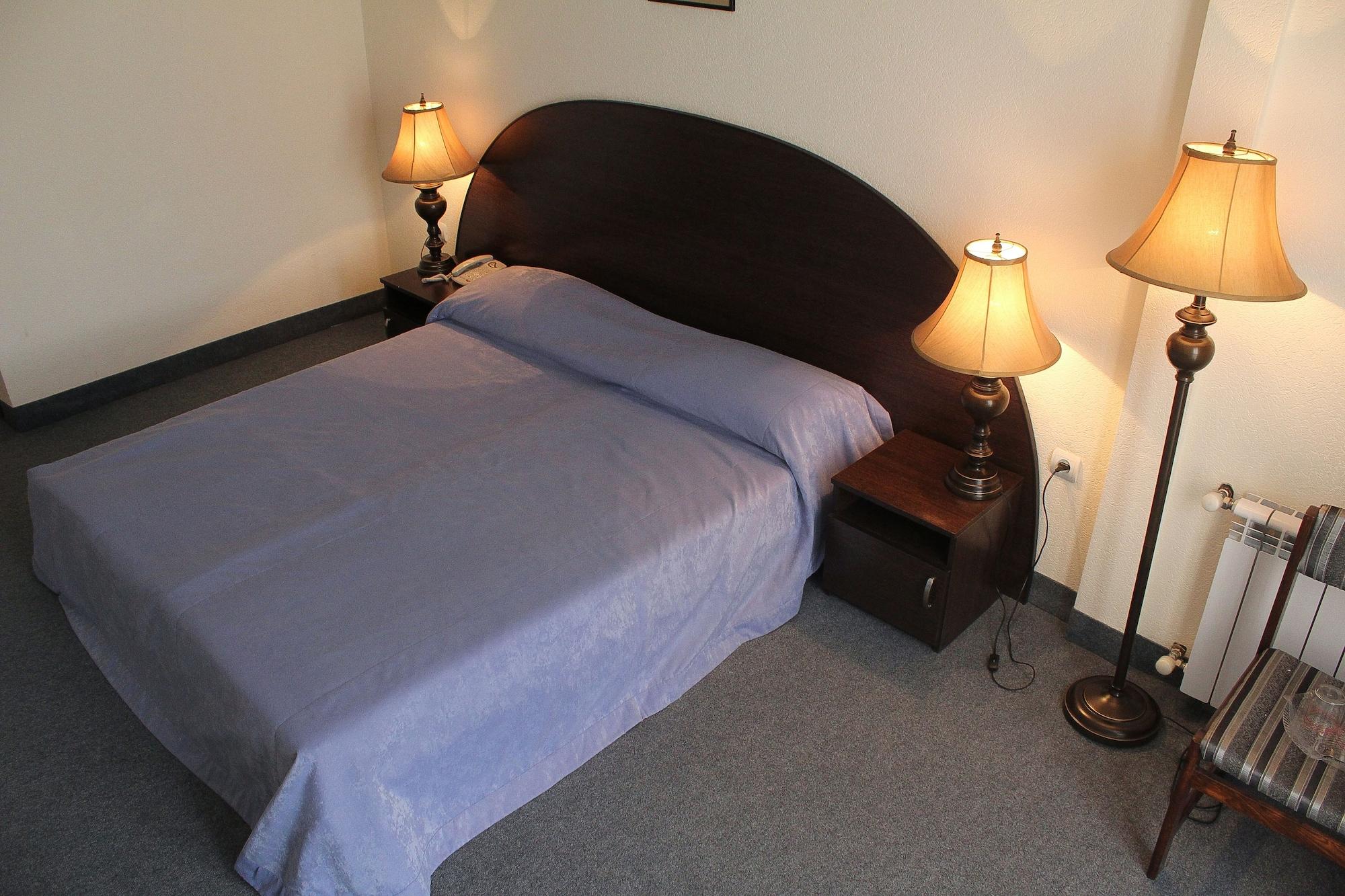 Shirak Hotel Erevan Esterno foto