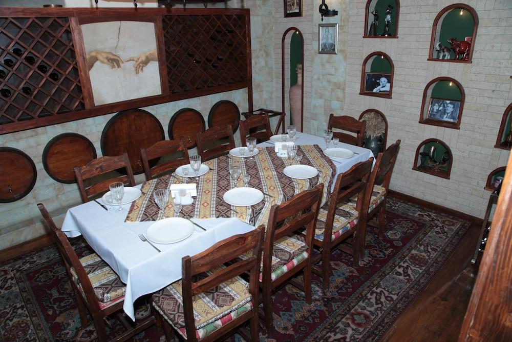 Shirak Hotel Erevan Esterno foto