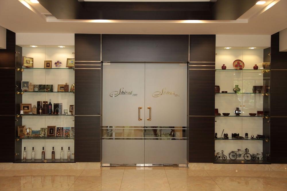 Shirak Hotel Erevan Esterno foto