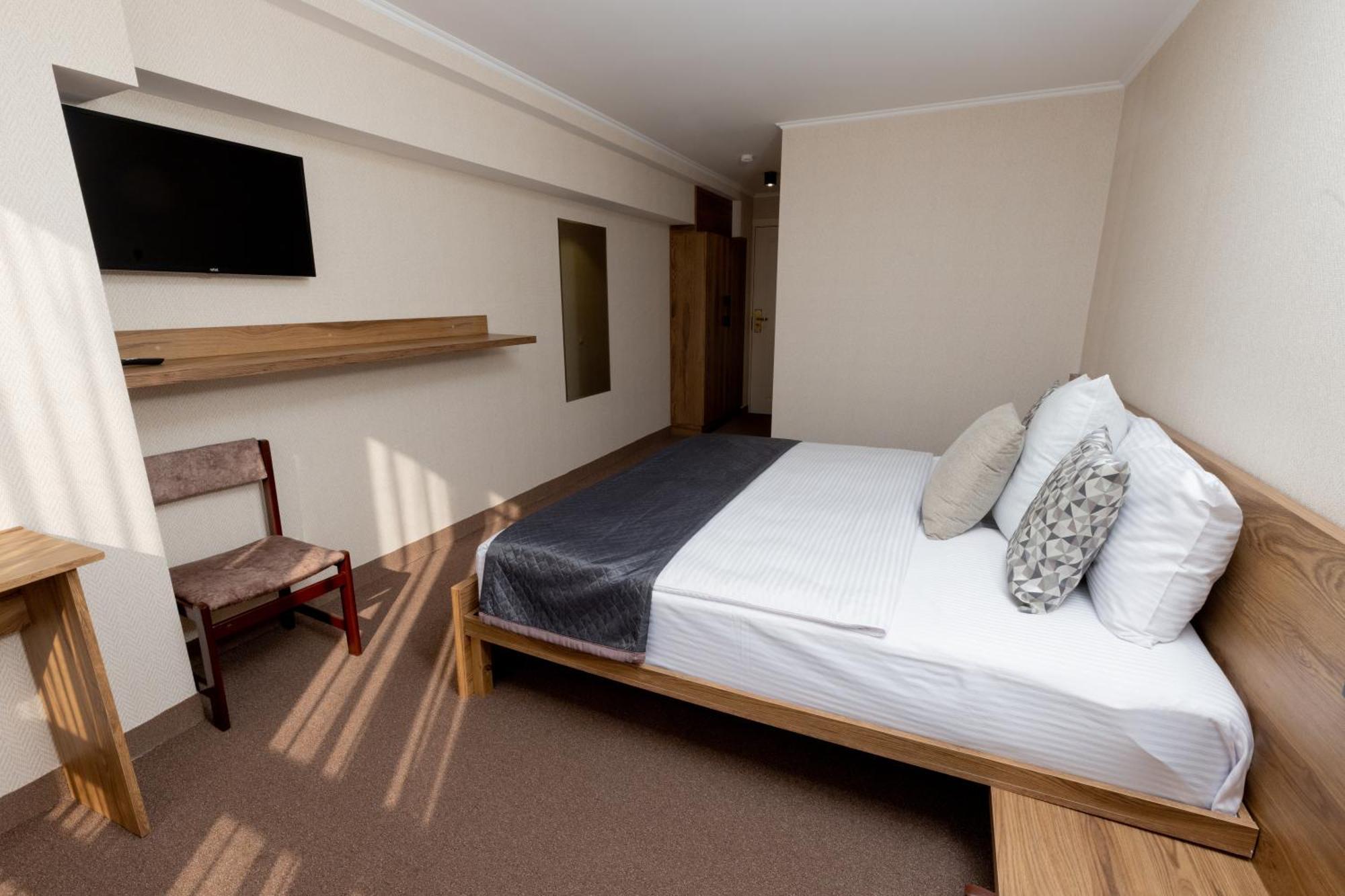 Shirak Hotel Erevan Esterno foto