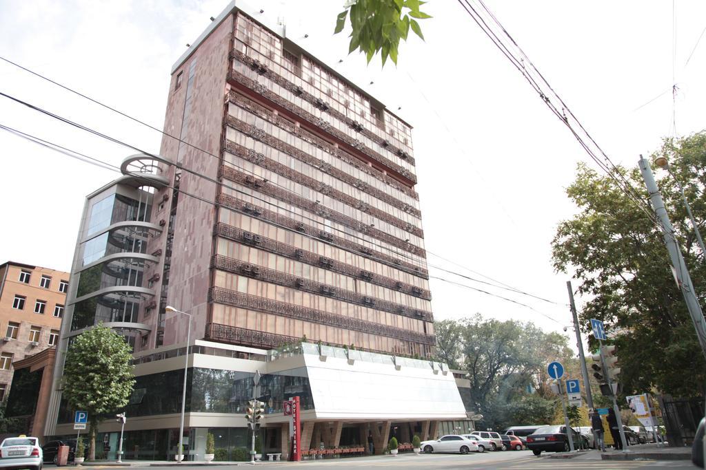 Shirak Hotel Erevan Esterno foto