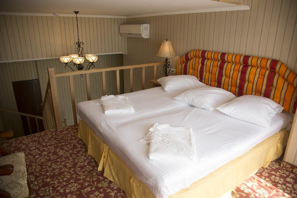 Shirak Hotel Erevan Esterno foto