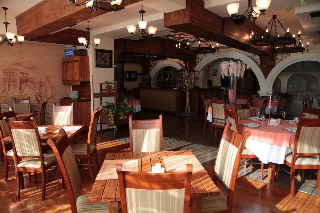 Shirak Hotel Erevan Esterno foto