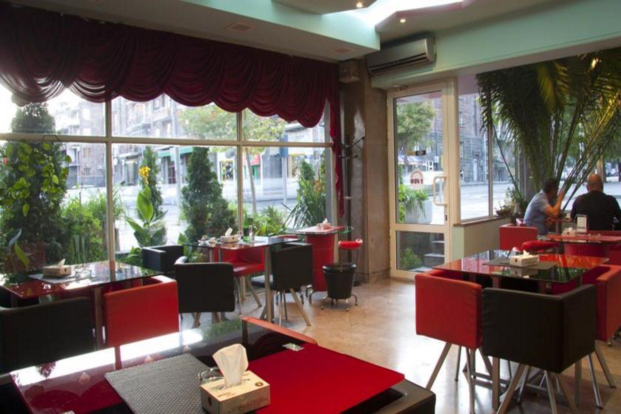 Shirak Hotel Erevan Esterno foto