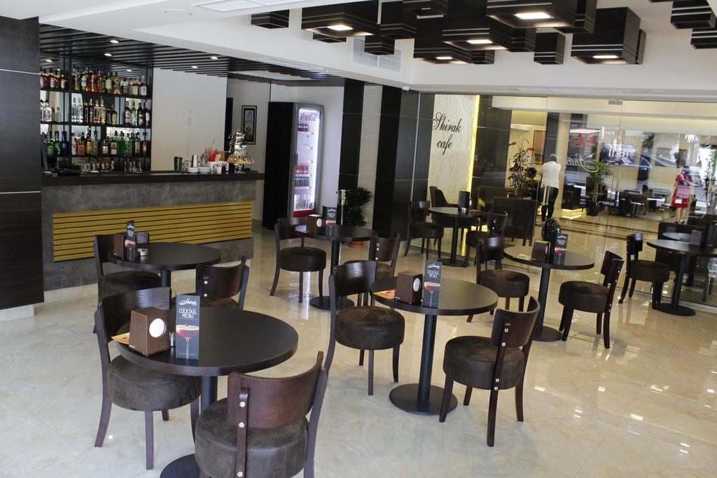 Shirak Hotel Erevan Esterno foto