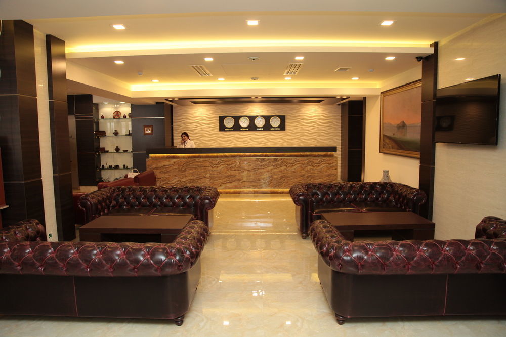Shirak Hotel Erevan Esterno foto