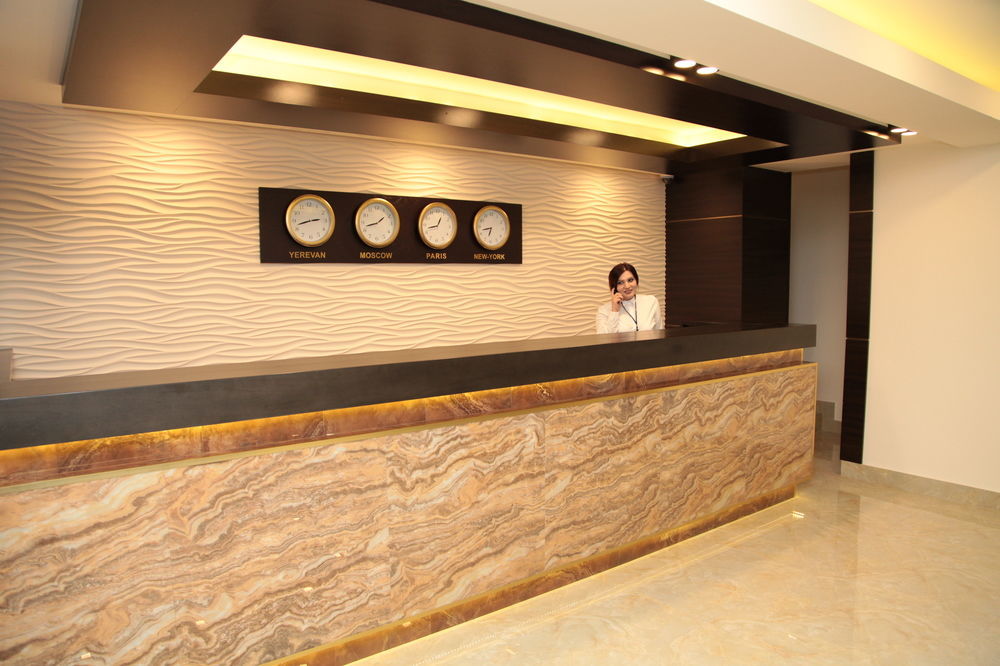 Shirak Hotel Erevan Esterno foto
