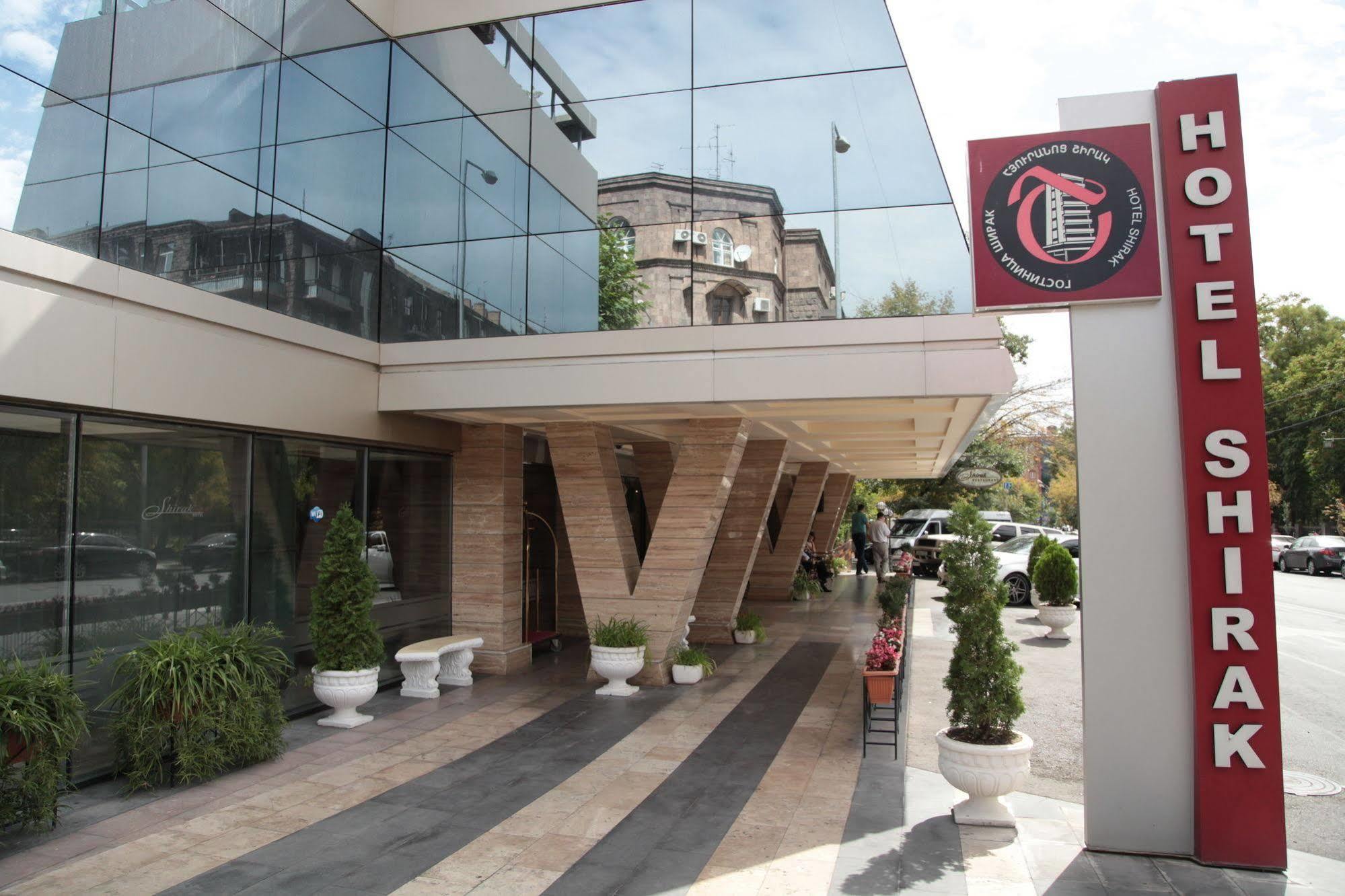 Shirak Hotel Erevan Esterno foto