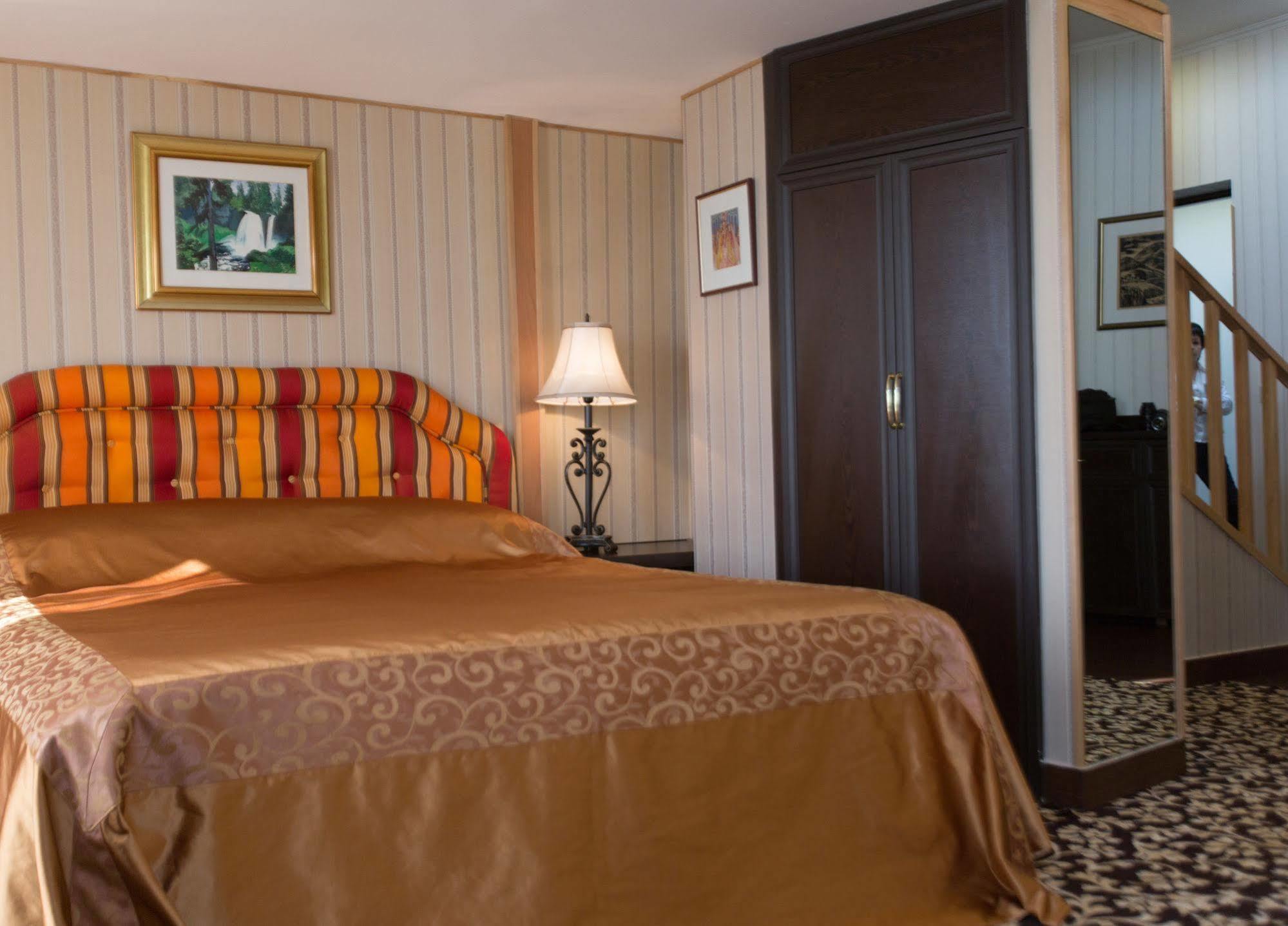 Shirak Hotel Erevan Esterno foto