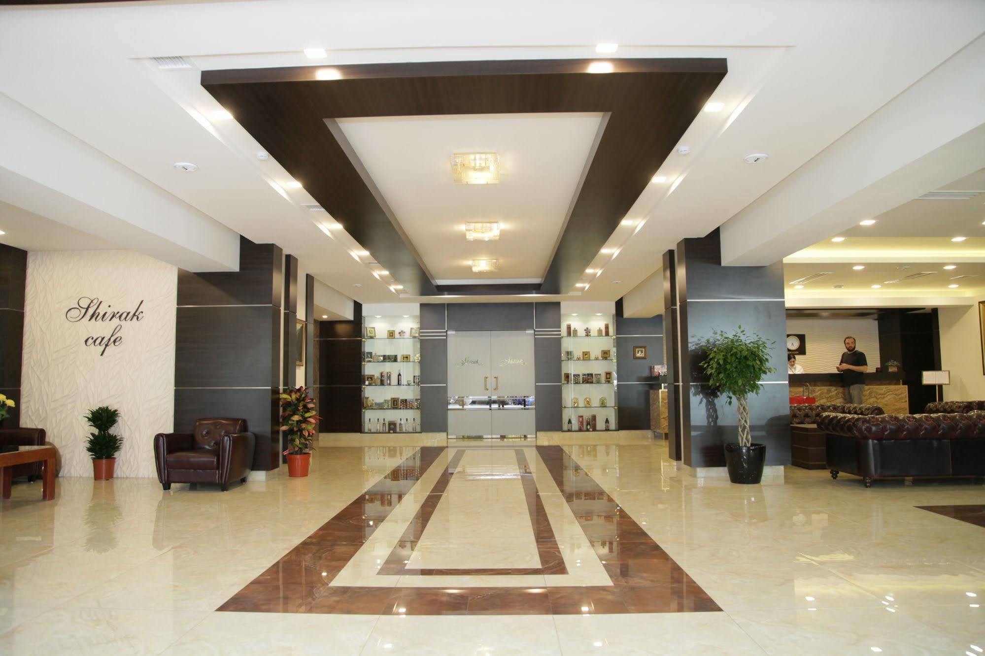 Shirak Hotel Erevan Esterno foto