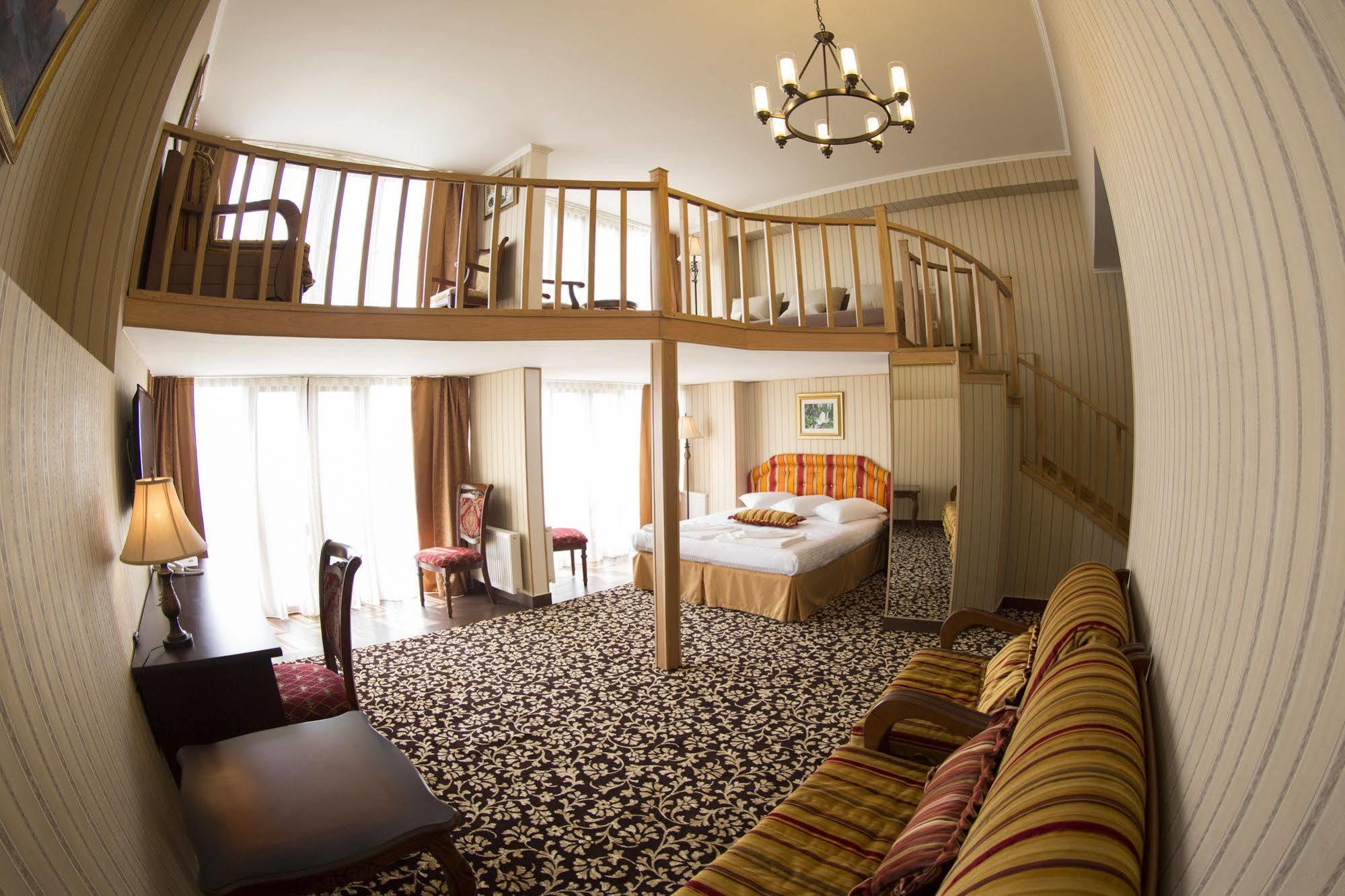 Shirak Hotel Erevan Esterno foto