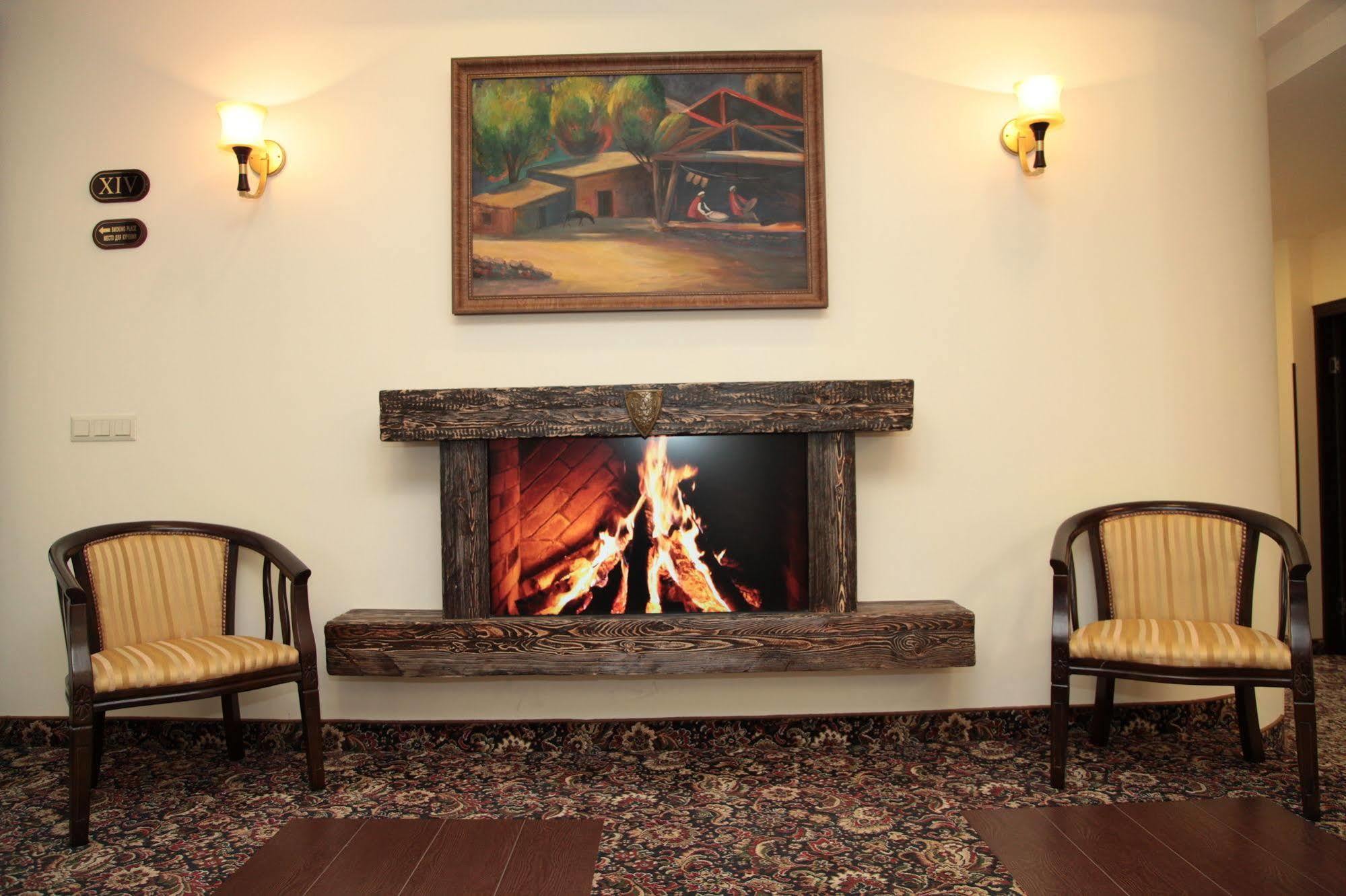 Shirak Hotel Erevan Esterno foto
